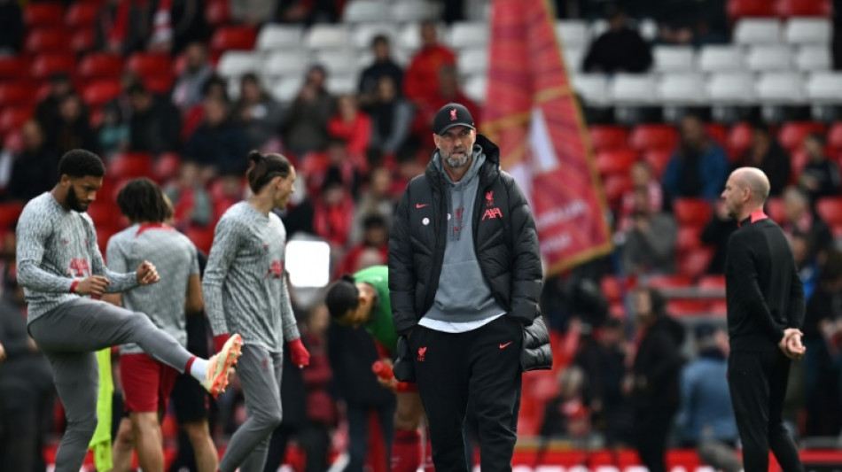 Klopp &eacute; suspenso por cr&iacute;ticas a &aacute;rbitro na Inglaterra