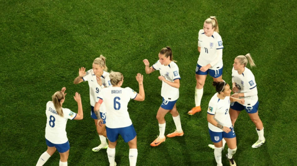 Inglaterra vence Col&ocirc;mbia de virada (2-1) e vai &agrave; semifinal da Copa feminina