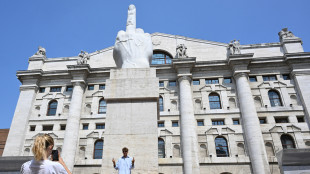Borsa: Milano fiacca (-0,05%), balzo di Stellantis, giù Leonardo