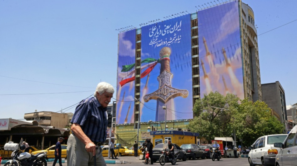 L'Iran, &agrave; nouveau bombard&eacute; par les Etats-Unis, riposte et promet de refermer Ormuz