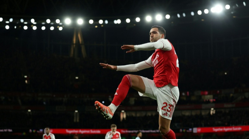 Arsenal extend Premier League lead, Chelsea beaten at Leeds