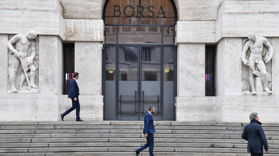 Borsa: Milano riduce il calo, si allenta la tensione sulle banche