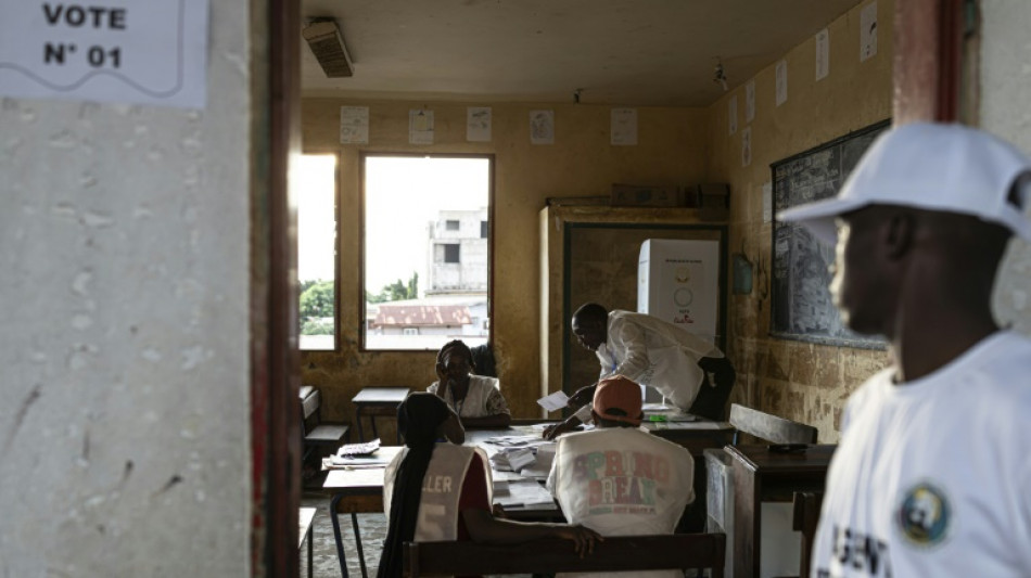 Fin du r&eacute;f&eacute;rendum visant au retour &agrave; l'ordre constitutionnel en Guin&eacute;e 