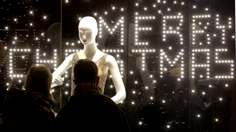 Tredicesime 2025 a 52,5 miliardi ma solo 1 su 2 ci comprer&agrave; regali