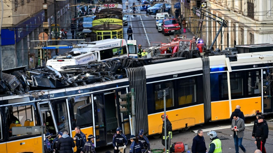 Milan: un tramway d&eacute;raille, faisant un mort et une vingtaine de bless&eacute;s (police)