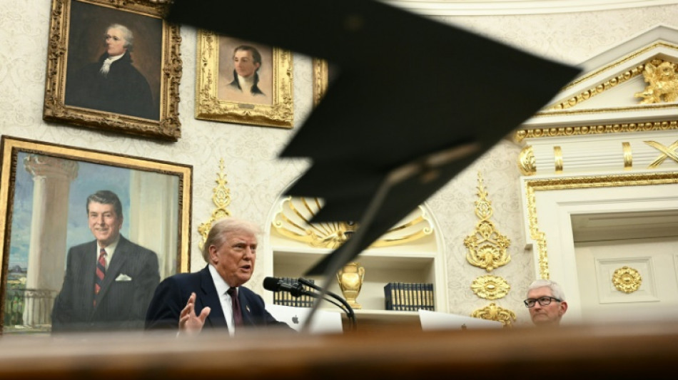 De l'or, une missive royale, un Nobel... Comment gagner les faveurs de Trump