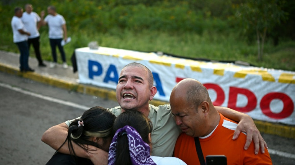 "Justice ! Libert&eacute;!" crient des d&eacute;tenus lib&eacute;r&eacute;s au Venezuela o&ugrave; la pr&eacute;sidente appelle au retour de la diaspora