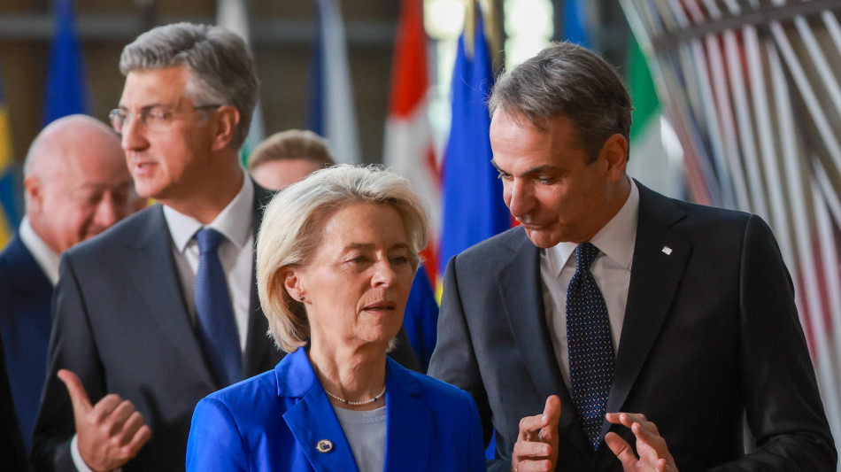 Mitsotakis, 'servono norme Ue contro la dipendenza digitale dei giovani'