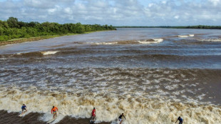 Una ola de agua dulce desaf&iacute;a a los surfistas en la Amazonia brasile&ntilde;a