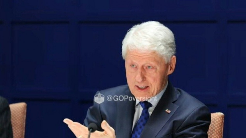 Affaire Epstein: Bill Clinton s'est expliqu&eacute; sur une photo de lui dans un jacuzzi