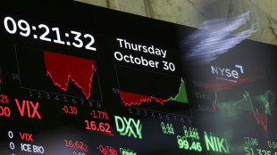 Wall Street termine en baisse, lestée par la tech et la Fed