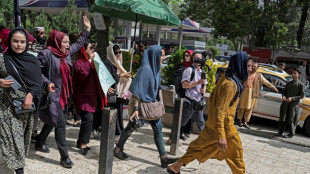 Una decena de mujeres protestan en Kabul contra la imposici&oacute;n del velo integral