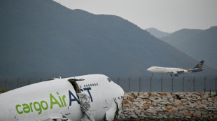Dos muertos en Hong Kong cuando un avión se sale de la pista al aterrizar
