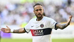 Neymar brilha em retorno ap&oacute;s cirurgia e faz 2 em vit&oacute;ria do PSG em amistoso