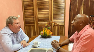 Representante de EEUU en Cuba multiplica visitas a disidentes e irrita al gobierno