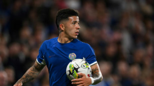 Chelsea e Everton sofrem, mas avan&ccedil;am na Copa da Liga inglesa