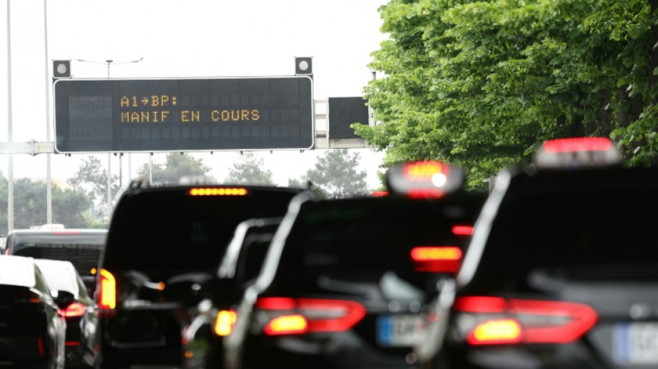 Taxis en gr&egrave;ve: l'ex&eacute;cutif compte "taper fort" sur les VTC, n&eacute;gocie sur le transport de patients