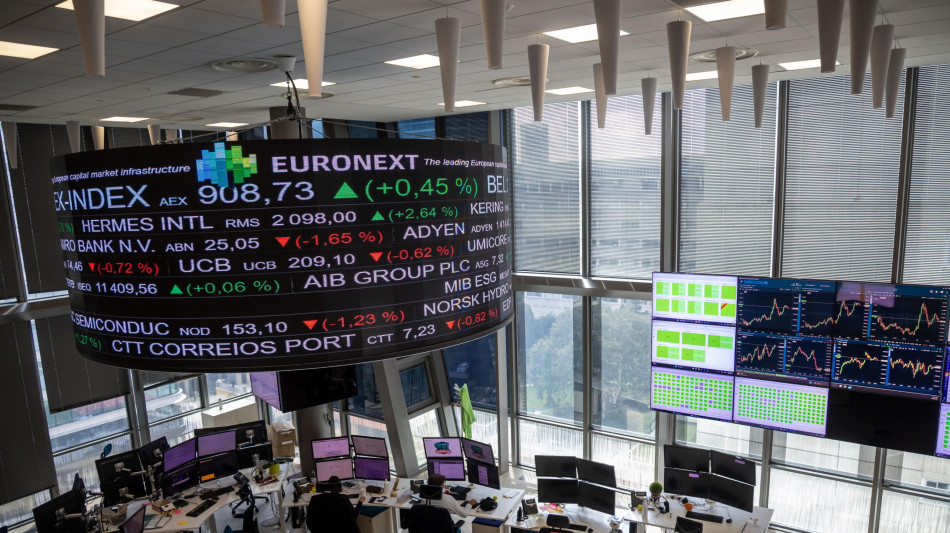 Borsa: l'Europa di corsa crede alla fine della guerra, gi&ugrave; petrolio e gas
