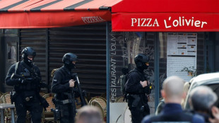 Dans une pizzeria pr&egrave;s de Paris, trois heures de prise d'otage sans bless&eacute;