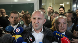 Expresidente de Bulgaria promete un "gobierno estable" tras su ventaja en las legislativas