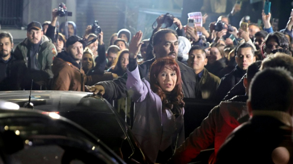 La expresidenta argentina Kirchner llama a sus seguidores a organizarse ante su posible arresto