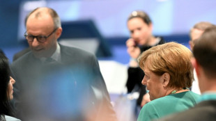 Ex-Kanzlerin Merkel mit gro&szlig;em Applaus bei CDU-Parteitag empfangen