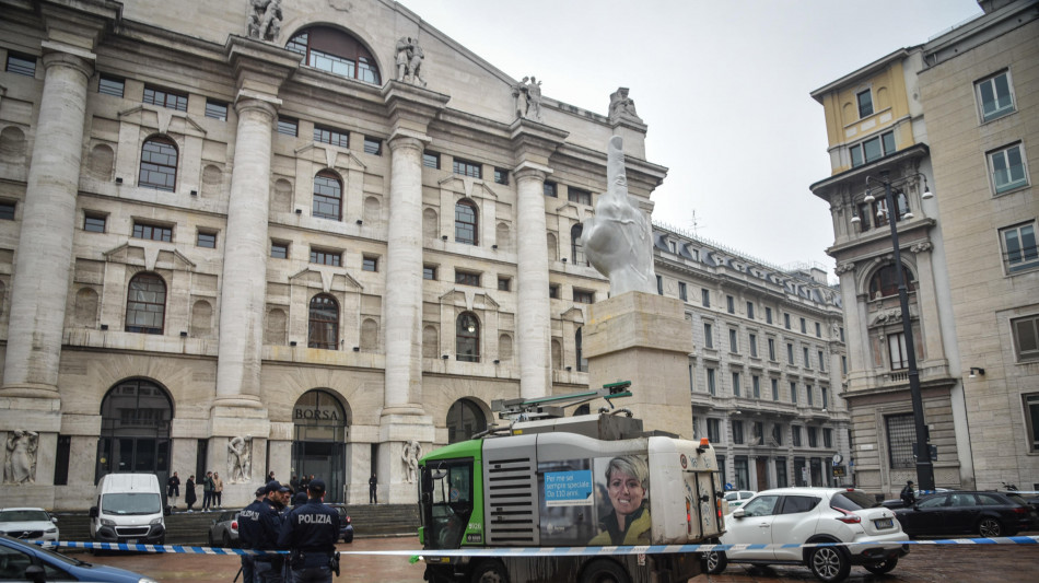 Borsa: Milano riduce il rialzo (+0,1%), balzo di Hera ed Mps
