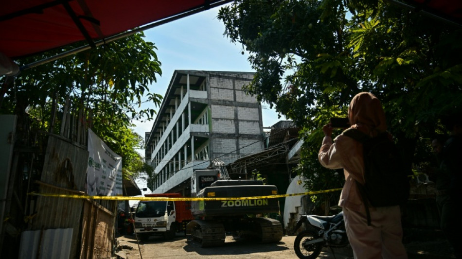 Concluye b&uacute;squeda en escuela colapsada en Indonesia con saldo de 67 muertos