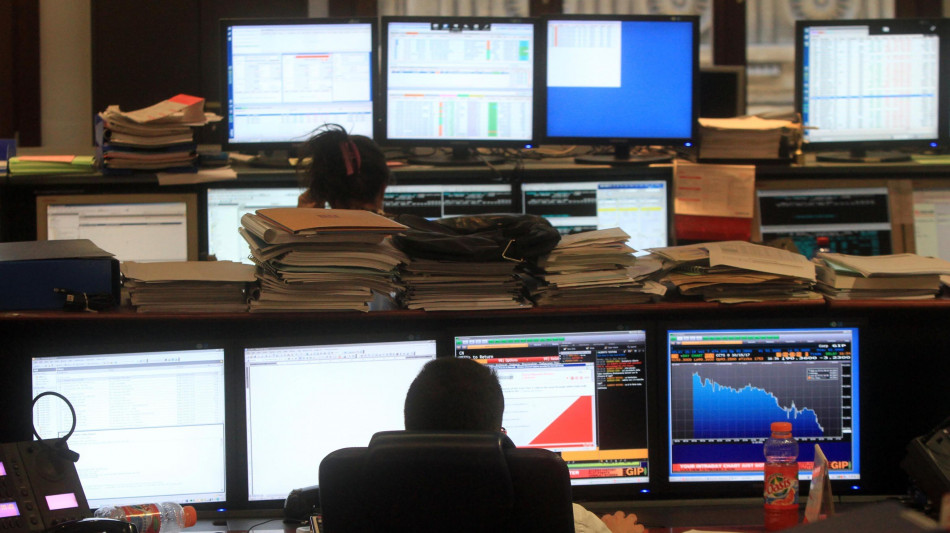 Borsa: Europa debole, Milano -0,4%. Risale il petrolio per il blocco di Hormuz