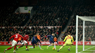 Arsenal empata na visita ao Nottingham Forest (0-0), mas City e Liverpool n&atilde;o aproveitam