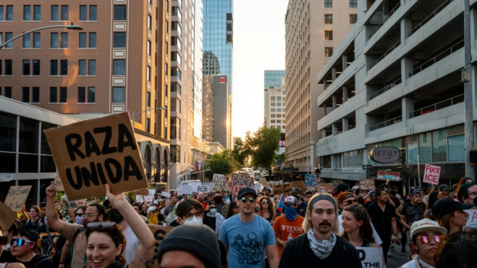 Cacer&iacute;a a la salida de las cortes de inmigraci&oacute;n en EEUU