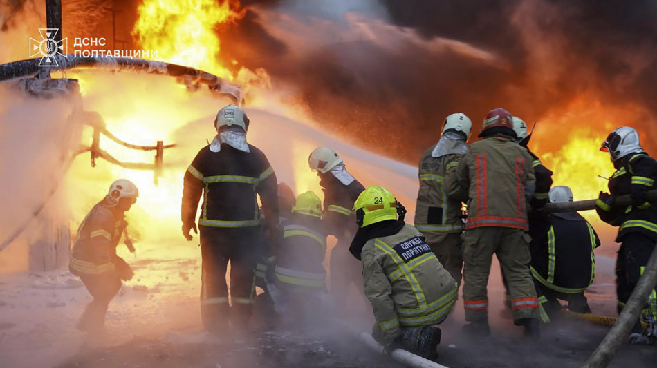 Raid russi sull'Ucraina: 3 morti e 14 feriti, allerta in quasi tutto il Paese