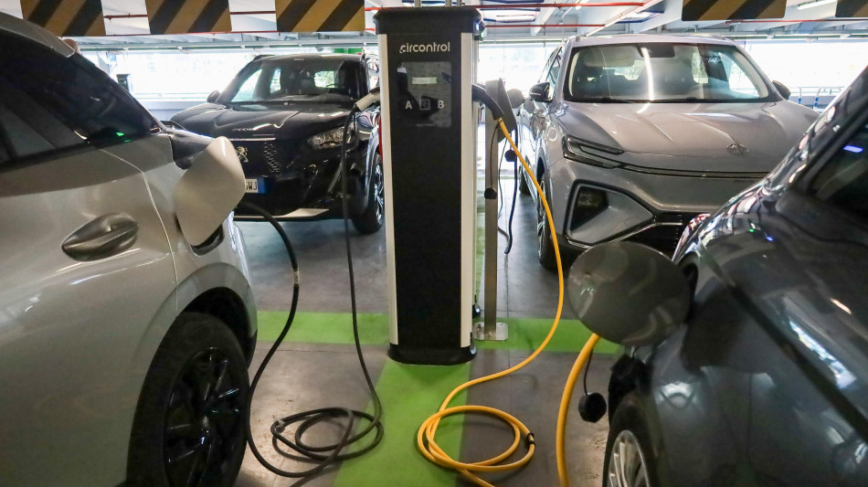 Con l'auto elettrica risparmi fino al 53% rispetto al gasolio