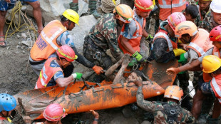 Dois trabalhadores resgatados em t&uacute;nel do Nepal nove dias ap&oacute;s a avalanche