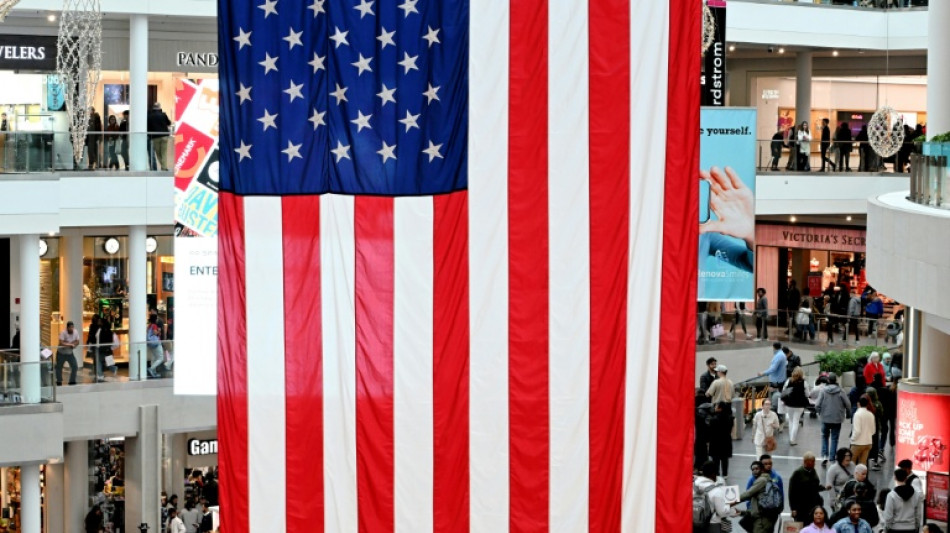 US retail sales flat in December as consumers pull back