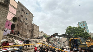 Pakistan building collapse kills 7
