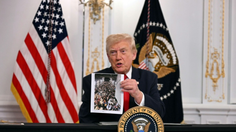 Trump dice que suspenderá "permanentemente" la migración desde el "tercer mundo"