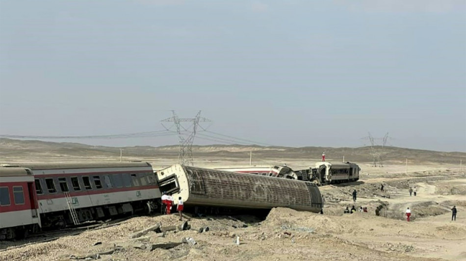 Al menos 17 muertos en un accidente de tren en Ir&aacute;n 