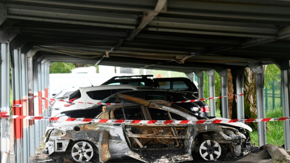 France arrests 25 in police raids after prison attacks