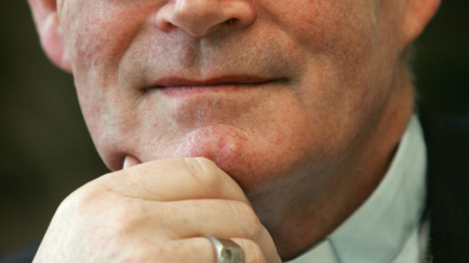 Un exarzobispo franc&eacute;s reconoce "gestos inapropiados" hacia una joven mayor de edad