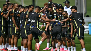 Mondial-2026: Neymar f&ecirc;t&eacute; par ses co&eacute;quipiers pour son premier entra&icirc;nement officiel