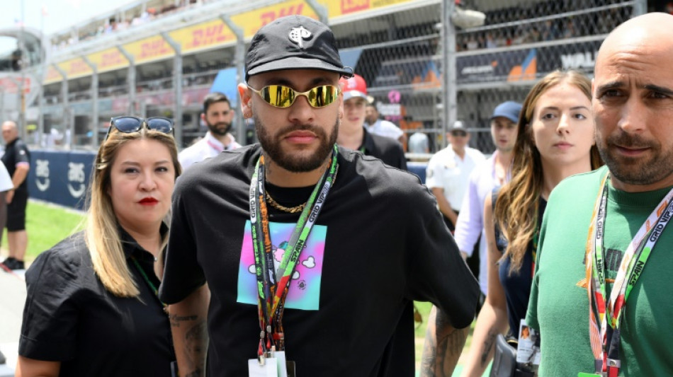 Neymar diz que espera seguir no PSG e na sele&ccedil;&atilde;o brasileira