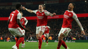 Arsenal vence Crystal Palace nos p&ecirc;naltis e vai &agrave;s semis da Copa da Liga inglesa