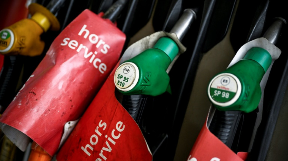 Carburants: pr&egrave;s d'une station sur cinq en rupture apr&egrave;s P&acirc;ques, nouvelles aides envisag&eacute;es