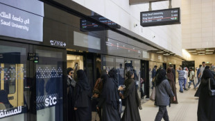 Mulheres sauditas praticam dança do ventre em segredo