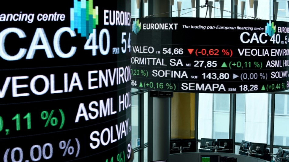 La Bourse de Paris dans le vert, loin du tumulte politique