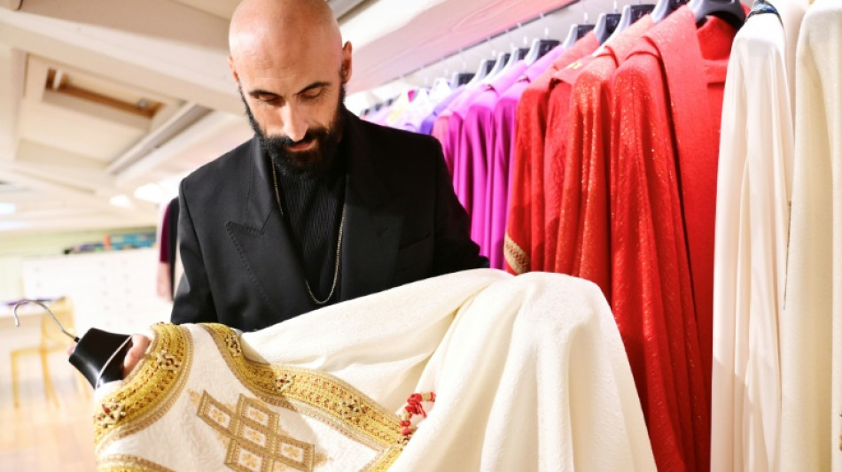 O 'costureiro do sagrado' que vestiu tr&ecirc;s papas