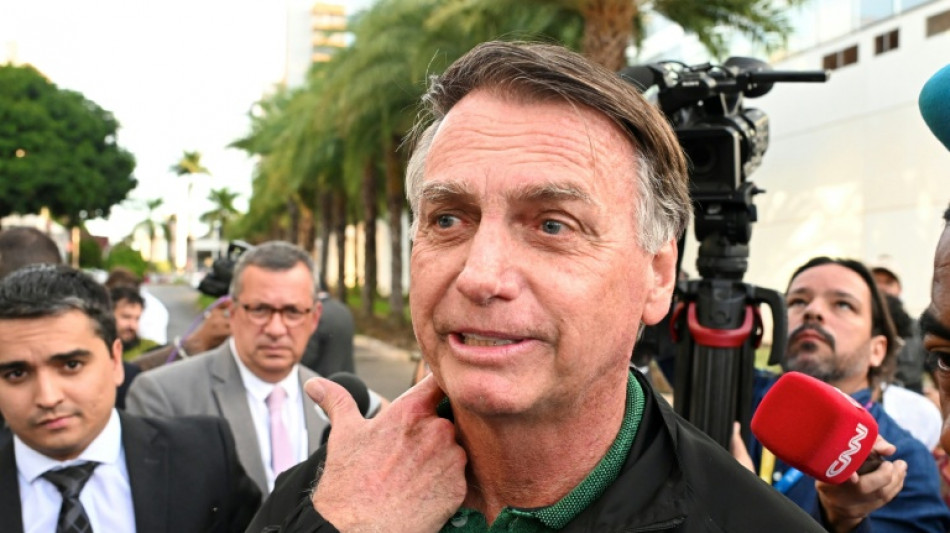 La policía interroga a Bolsonaro en un caso contra su hijo, en vísperas de declarar por golpismo