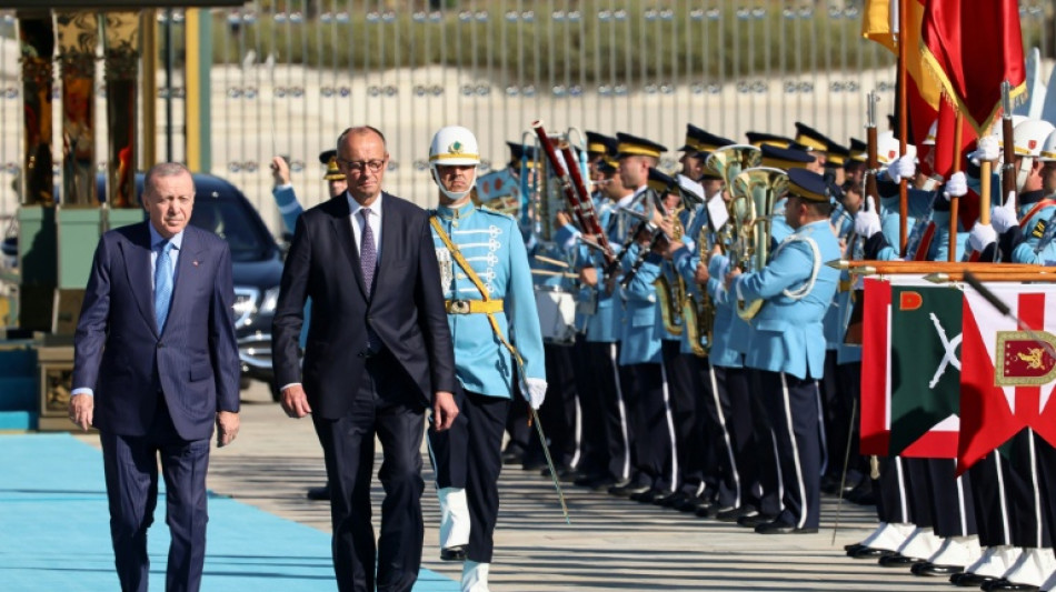 "Das falsche Signal": SPD und Gr&uuml;ne kritisieren Merz-Auftritt bei Erdogan