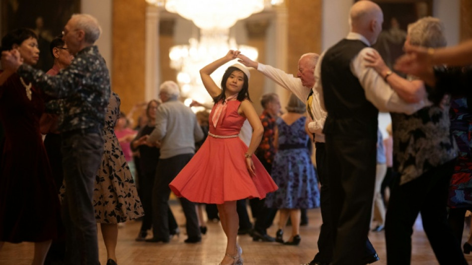 Los bailes de salón, un antídoto contra la soledad para los jubilados de Liverpool